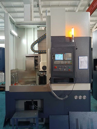 Stór klippa lóðrétt rennibekk